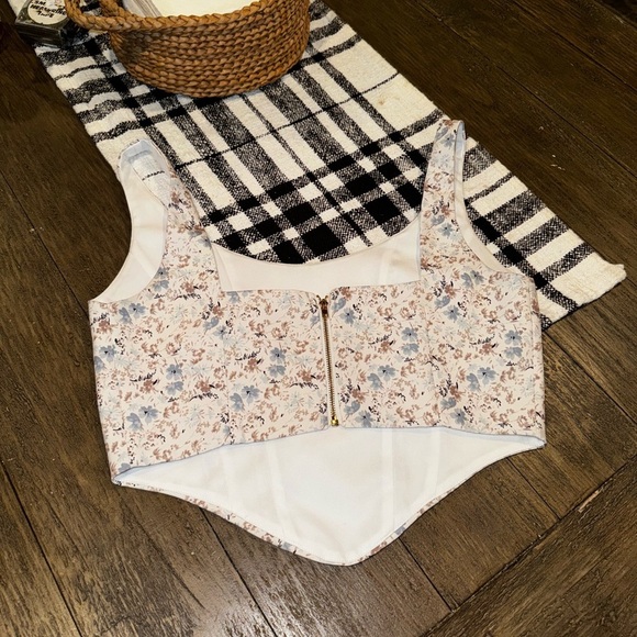 SYNDYS Neutral Floral V-Hem Cropped Zip Back Tank Top Size Small - Picture 6 of 8